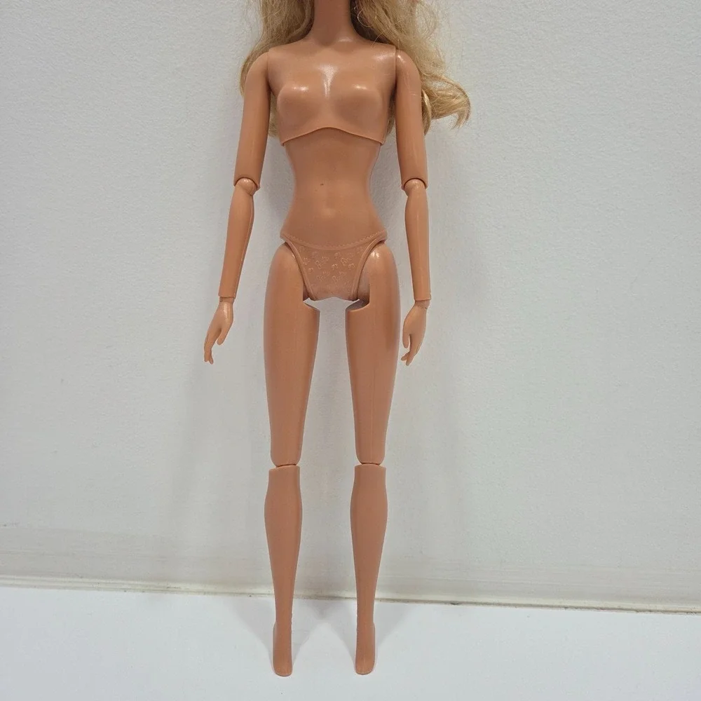 Nude Barbie 2009 Fashionistas Glam Wave 1 Articulated Blonde CEO Face R9878 Doll